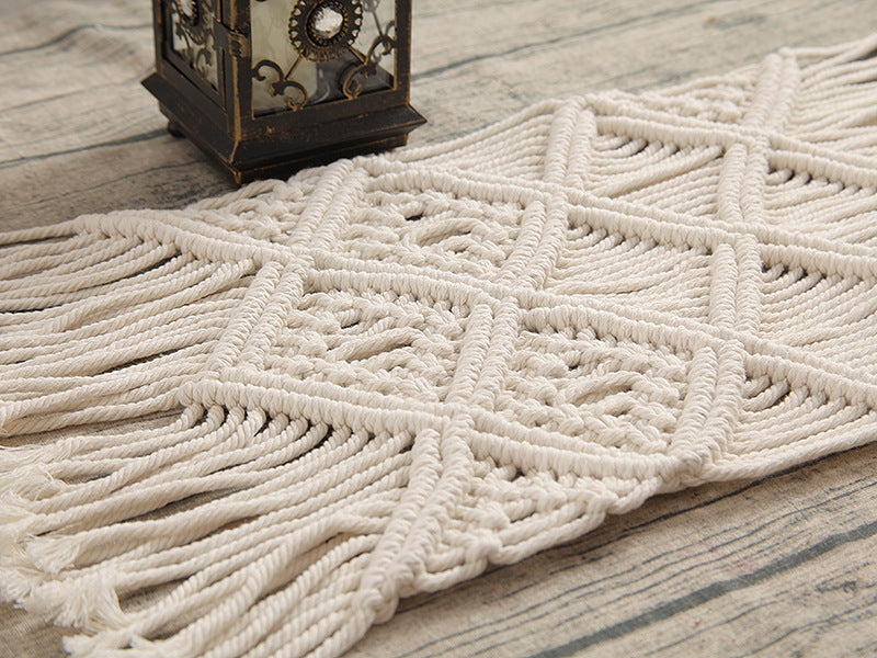 Tapis nordique en coton tissé main, taille 25 x 55 cm, design minimaliste et naturel, parfait pour une décoration d'intérieur scandinave.