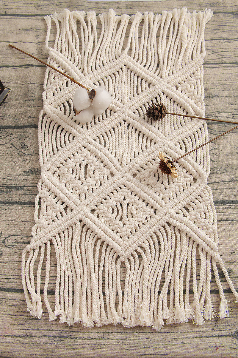 Tapis nordique en coton tissé main, taille 25 x 55 cm, design minimaliste et naturel, parfait pour une décoration d'intérieur scandinave.