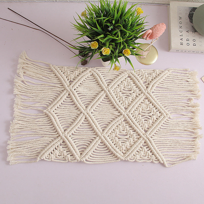 Tapis nordique en coton tissé main, taille 25 x 55 cm, design minimaliste et naturel, parfait pour une décoration d'intérieur scandinave.