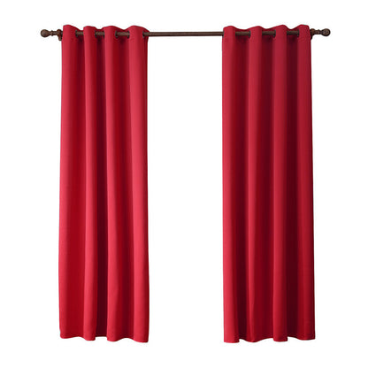 Détail du tissu Oxford rouge, montrant sa texture légèrement bombée et sa douceur modérée, parfait pour une décoration intérieure raffinée.