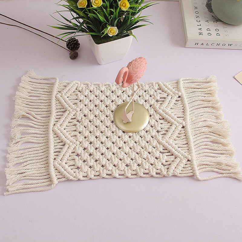 Petit tapis en coton tissé main, taille 20 x 42 cm, style nordique épuré, idéal pour ajouter une touche chaleureuse à votre espace.