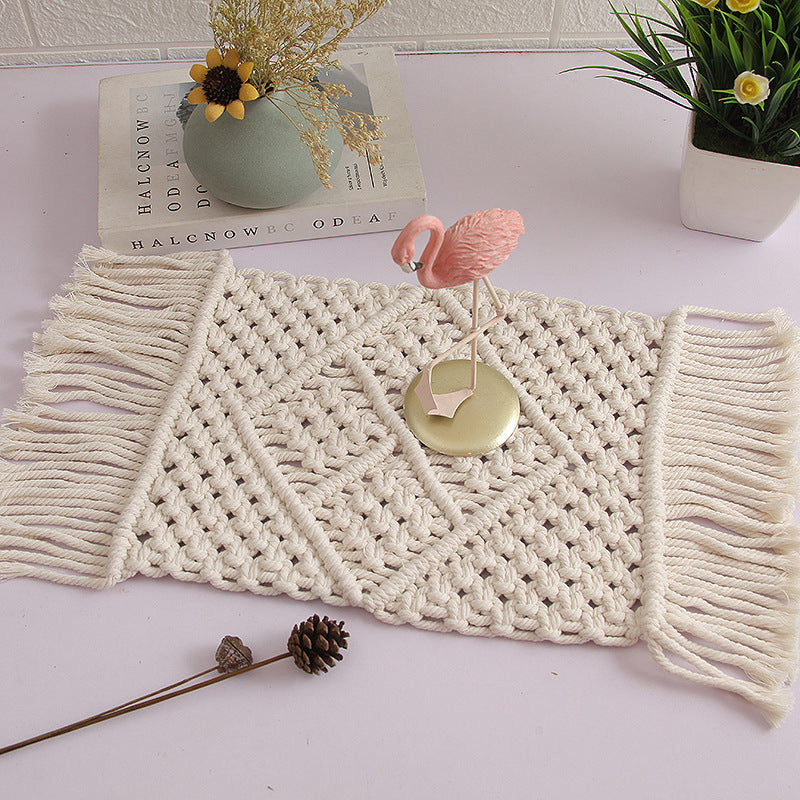 Tapis mural ou de sol en coton tissé main, taille 23 x 40 cm, style nordique minimaliste pour une décoration élégante et fonctionnelle.